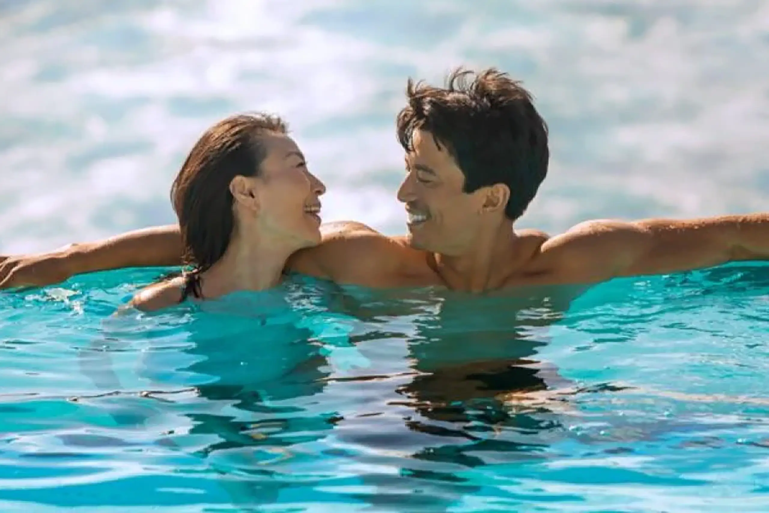 Couple relaxing in the pool onboard P&O Cruises IONA