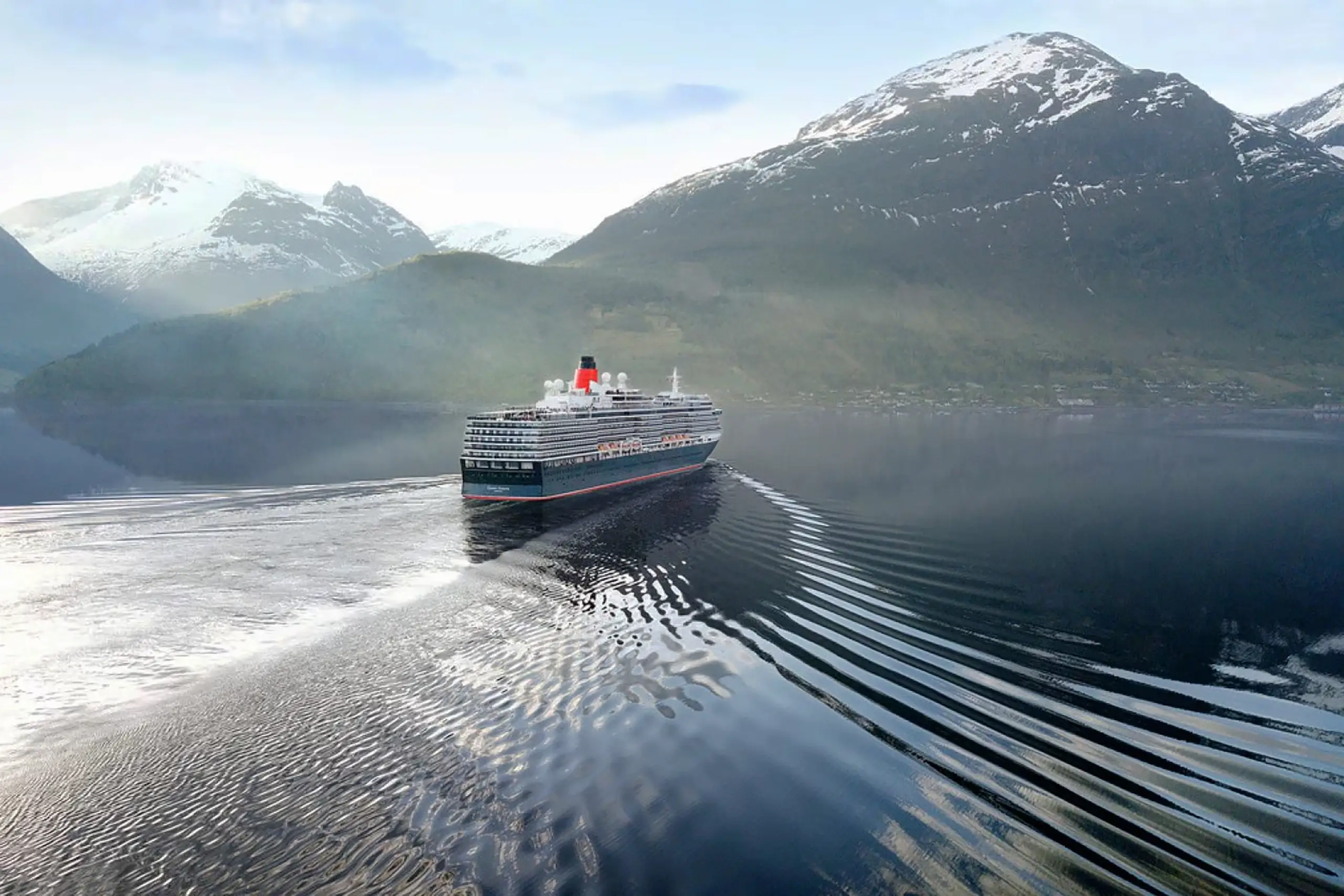 Queen Victoria sails the Norwegian Fjords