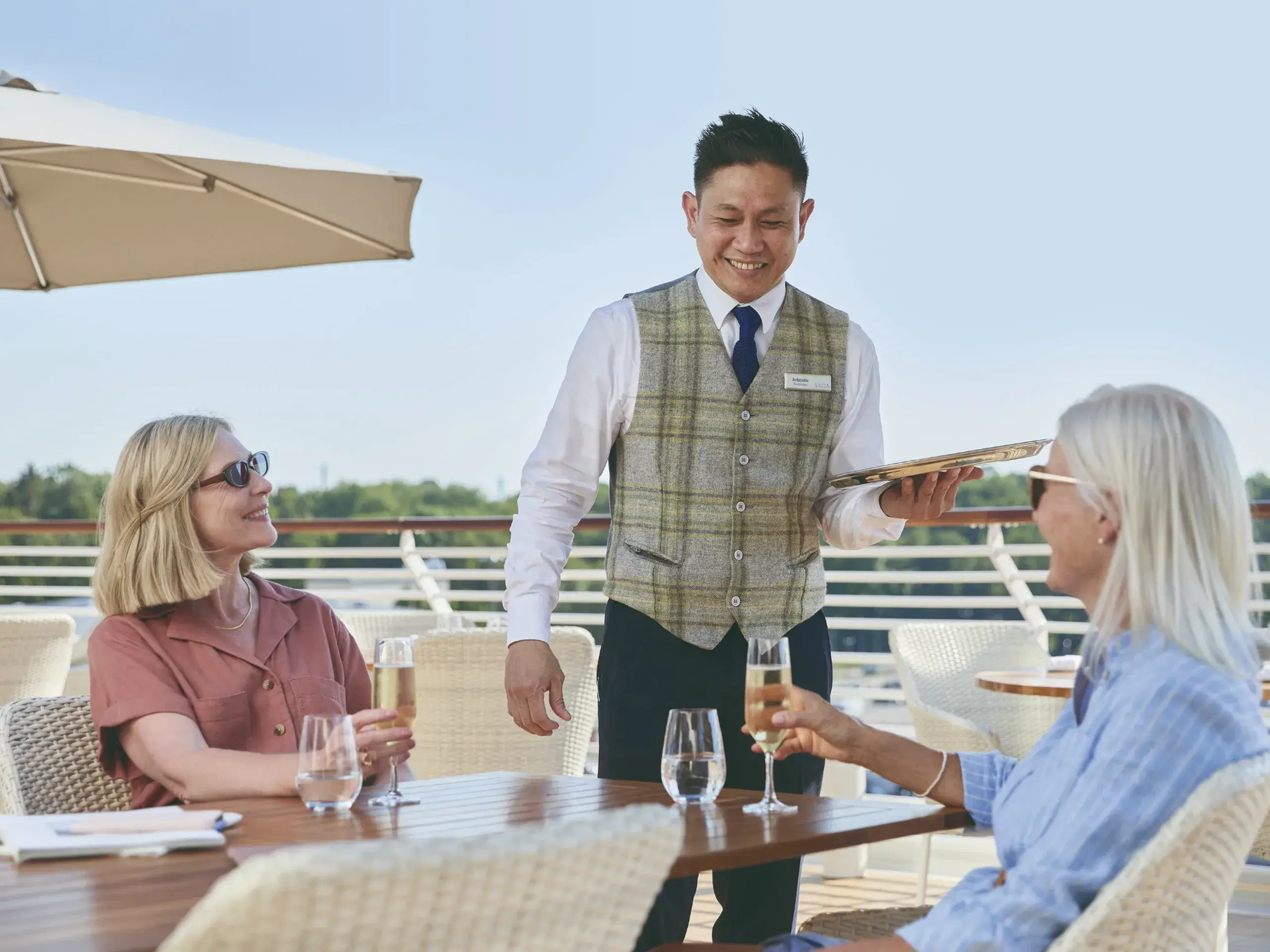 Enjoy drinks with friends